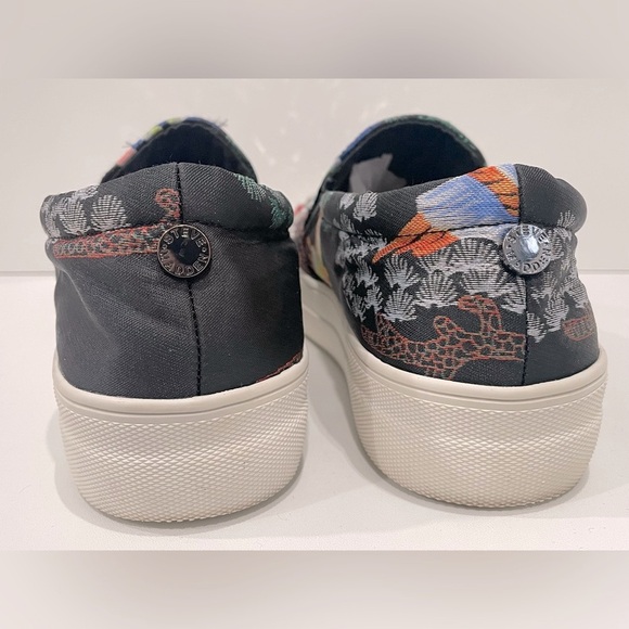 Steve Madden Exquisite Bluebird Of Joy Happiness Prosperity Flats Size 7 US - Picture 5 of 8